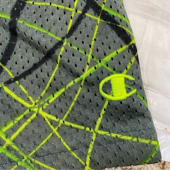 Boys Champion Green, Grey and Black Graphic Print Shorts Size 5 - Picture 6 of 9